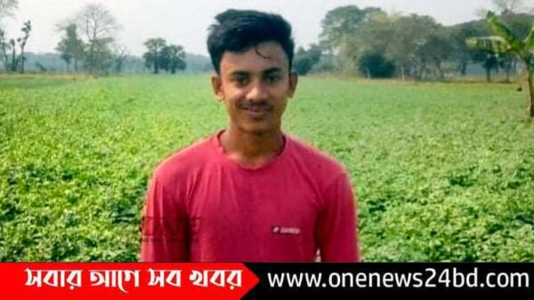 আলু চাষ করে লাখপতি হোসেনপুরের ইন্টার পড়ুয়া ফাজায়েল