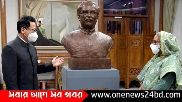 প্রধানমন্ত্রীকে বঙ্গবন্ধুর ভাস্কর্য উপহার দিলো চীন