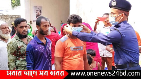 নিকলীতে কোভিড-১৯ সচেতনতায় জনসাধারণের মাঝে মাক্স বিতরণ