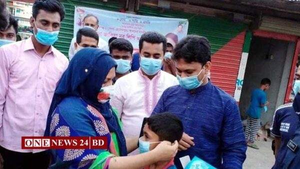 হোসেনপুরে কোভিট-১৯ প্রতিরোধে মাস্ক বিতরণ