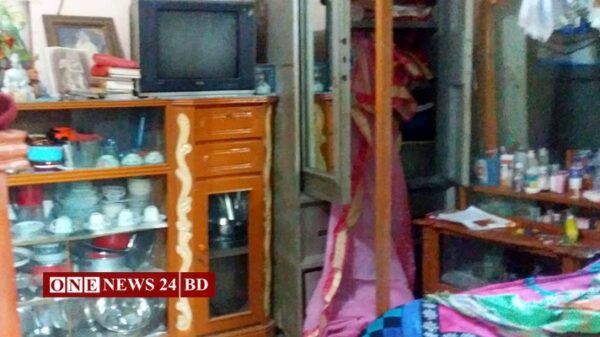 পাকুন্দিয়ায় সংখ্যালঘু পরিবারের ওপর কুতুব বাহিনীর তান্ডব