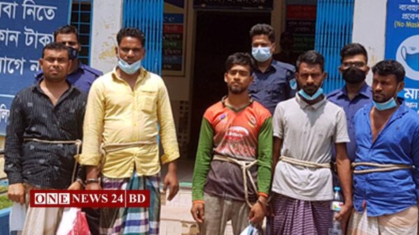 রাতে কুলিয়ারচরে পুলিশ ও সাংবাদিকদের ওপর হামলায় হেফাজতের কেউ ছিল না