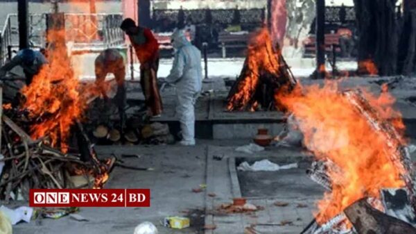 করোনায় বেসামাল ভারত; লাশের স্তুপ ফুরাচ্ছে না শ্মশানে