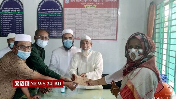 এতিমদের ইফতারির জন্য ৬০ হাজার টাকা দিলেন দানবীর