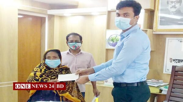 পাকুন্দিয়ায় ৪ জনকে রাষ্ট্রপতির আর্থিক সহায়তা