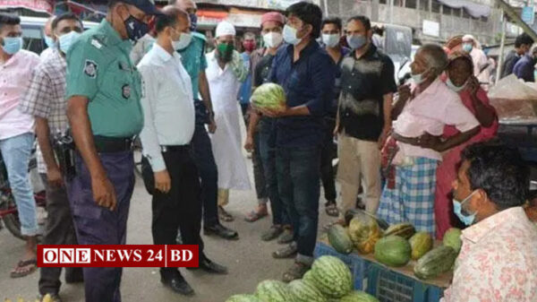 বেশি দামে তরমুজ বিক্রি করায় ১৪ ব্যবসায়িকে জরিমানা