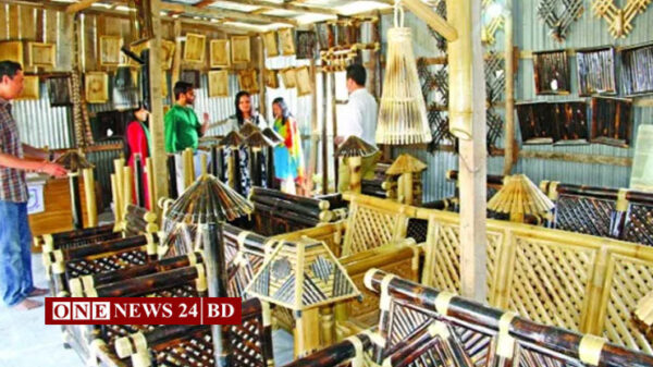 পাহাড়ে সম্ভাবনাময় শিল্প বাঁশের তৈরি ফার্নিচার