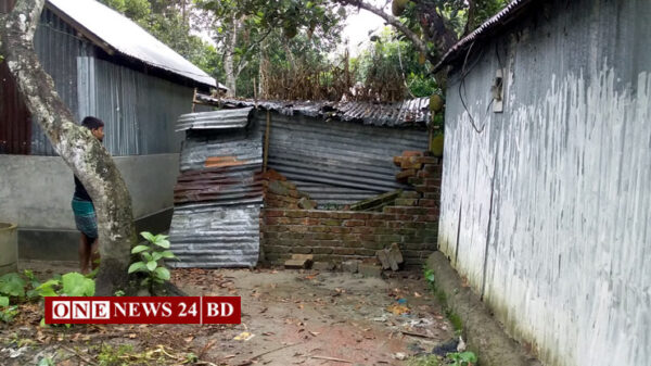 পাকুন্দিয়ায় চলাচলের রাস্তা বন্ধ করায় ৪০ পরিবার তিন মাস ধরে অবরুদ্ধ