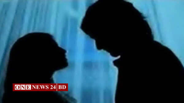 স্বামী বিদেশে ঘাম ঝরাচ্ছেন, দেশে পরকীয়ার খেলায় মত্ত স্ত্রী