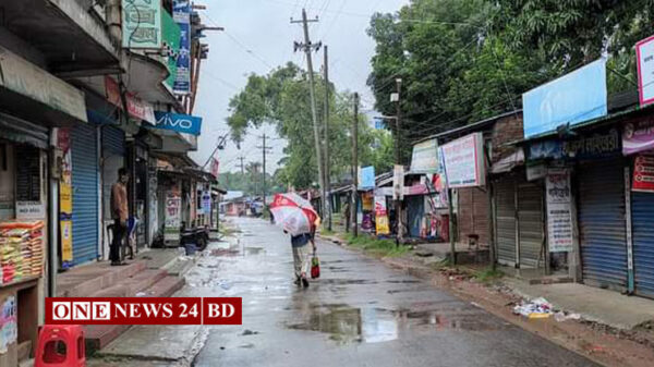 কঠোর লোকডাউনের প্রথম দিনে ফাঁকা লালপুরের মার্কেটগুলো 