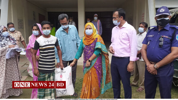 হোসেনপুরে পুলিশ ধরলো অটো, উপজেলা প্রশাসন দিলো ত্রান