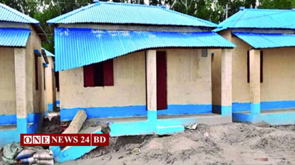 সরকারের আশ্রয়ণ প্রকল্পে অনিয়ম: পাঁচ কর্মকর্তাকে ওএসডি