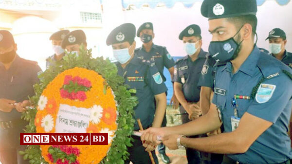 কিশোরগঞ্জের শোলাকিয়ায় জঙ্গি হামলায় নিহতদের স্মরণে জেলা পুলিশের শ্রদ্ধা
