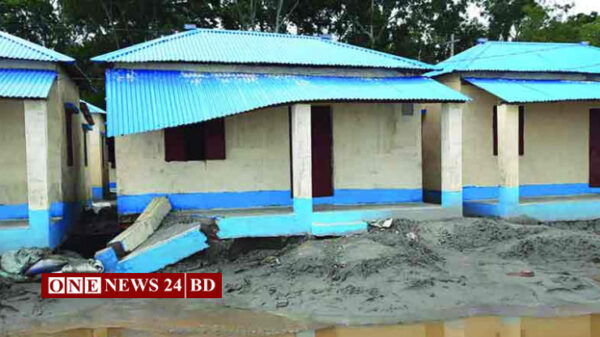 ফাঁসছেন শতাধিক কর্মকর্তা
