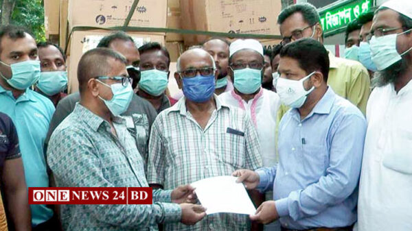 কিশোরগঞ্জে চিকিৎসক ও স্বাস্থ্যকর্মীদের সুরক্ষা সামগ্রী উপহার দিলেন রাষ্ট্রপতি পুত্র