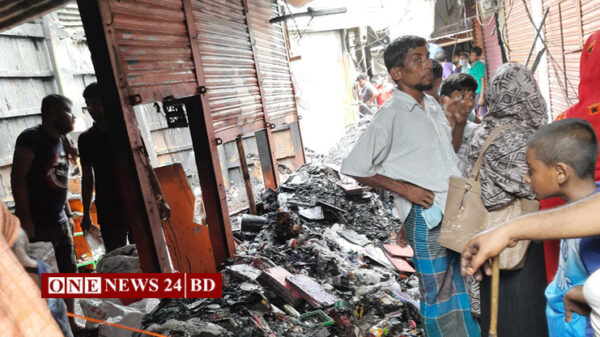 বেনাপোলে ভয়াবহ অগ্নিকান্ডে ১০ দোকান পুড়ে ছাই