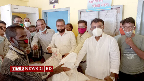 কুলিয়ারচর ১ হাজার দুস্থ পরিবারের মাঝে ত্রাণসামগ্রী বিতরণ