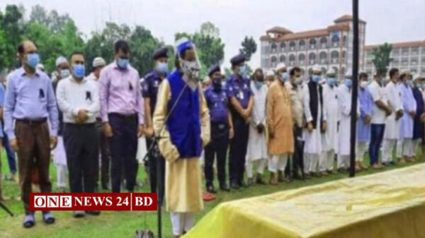 মায়ের জানাজা নিজেই পড়ালেন মন্ত্রী