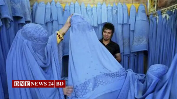 আফগানিস্তানে বোরকা কেনার হিড়িক, ২০০ টাকার বোরকার দাম বেড়ে ৩০০০