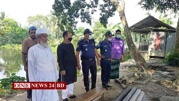 হোসেনপুরে এতিমখানায় ওসির সীমানা পিলার প্রদান