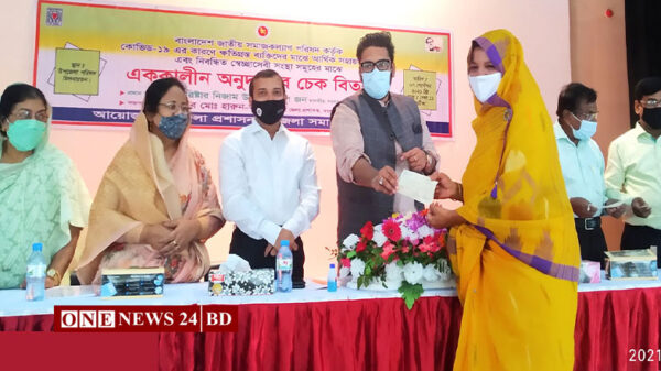নওগাঁয় জাতীয় সমাজকল্যান পরিষদের অনুদানের চেক বিতরন