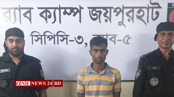 মহাদেবপুরে ৯২ বোতল ফেনসিডিলসহ মাদক ব্যবসায়ী আটক