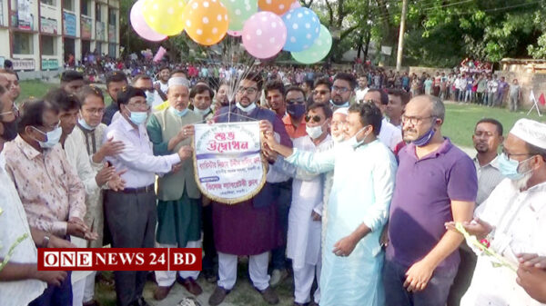 নওগাঁয় অনুষ্ঠিত হলো বীরমুক্তিযোদ্ধা মরহুম শামসুল হক স্মৃতি ফুটবল টুর্ণামেন্টের চূড়ান্ত খেলা