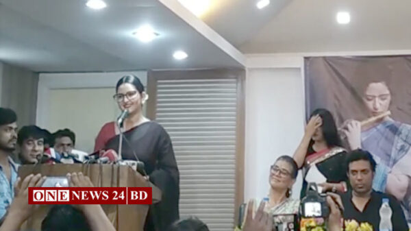 সংবাদ সম্মেলনে পরীমনি