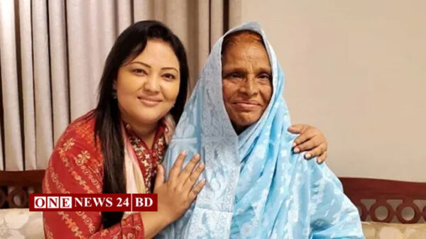 মা হারালেন ফোকসম্রাজ্ঞী মমতাজ