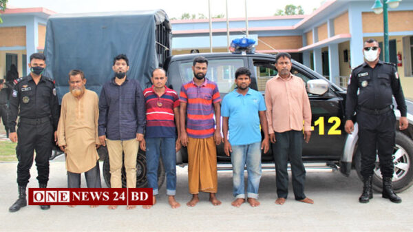 সিরাজগঞ্জে অস্ত্র গুলি সহ ৬ ডাকাত আটক
