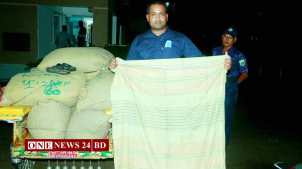 লুঙ্গি ফেলে অর্ধবিবস্ত্র হয়ে দৌড়ে পালালেন ইউপি মেম্বার শফি