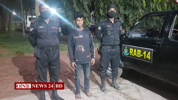 কিশোরগঞ্জে র‌্যাবের হাতে ছিনতাইকারী আটক