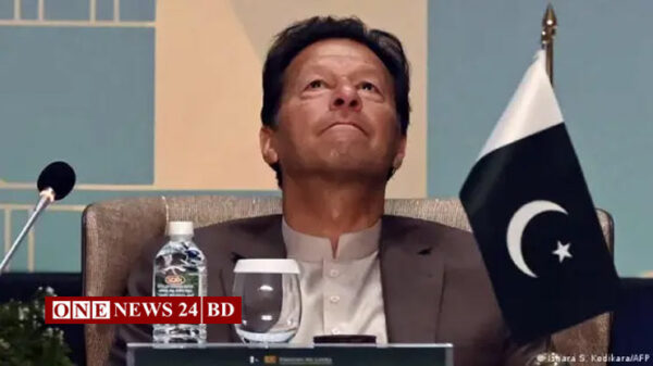 বিদেশ থেকে পাওয়া সব উপহার বেচে দেওয়ার অভিযোগ, কোণঠাসা ইমরান খান