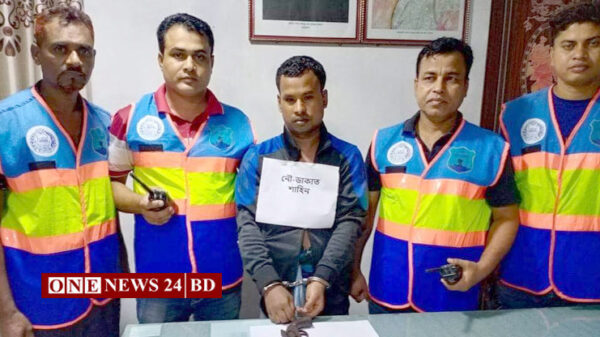 ভৈরবে নৌ ডাকাত গ্রেফতার রিভালভার ও গুলি উদ্ধার