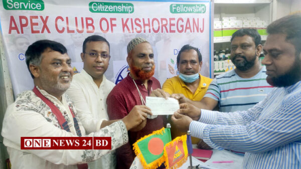 ১০ বছরের একটি ছেলের চিকিৎসার জন্য এপেক্স ক্লাব অব কিশোরগঞ্জের অনুদান হস্তান্তর