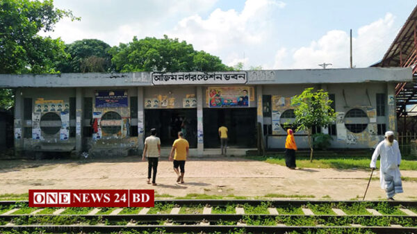 লালপুরের আজিমনগর স্টেশনের কার্যক্রম অনির্দিষ্টকালের জন্য স্থগিত, যাত্রীদের ভুগান্তি
