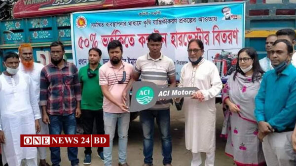উল্লাপাড়ায় কৃষি যান্ত্রিক প্রকল্পের আওতায় কম্বাইন হারভেষ্টার মেশিনসহ কৃষি উপকরণাদি বিতরণ