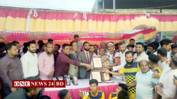ভৈরবে প্রীতি ফুটবল ম্যাচে ব্যারিষ্টার সুমন একাদশকে হারিয়ে ভৈরব একাদশের জয়