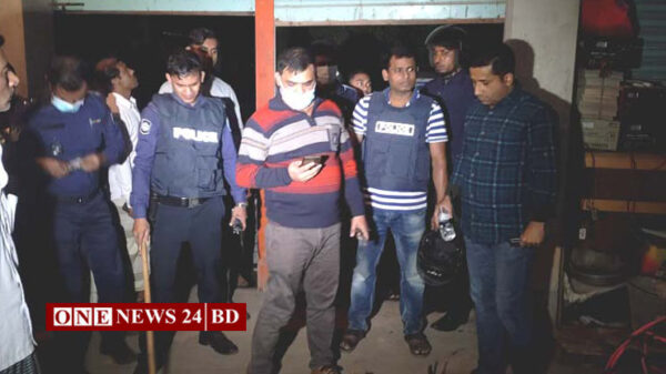 ভৈরবে দুই পুলিশকে কুপিয়ে ওয়ারেন্টভুক্ত আসামী ছিনতাই!