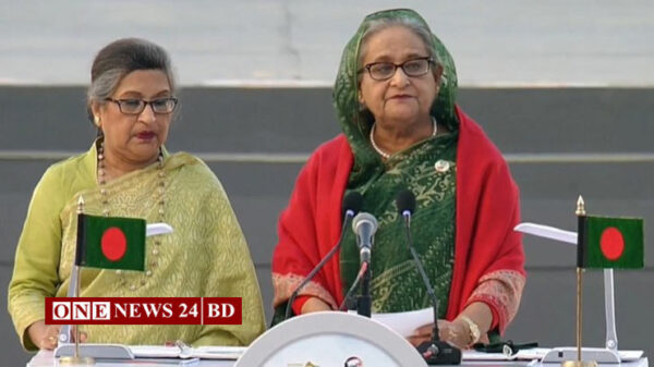 মাথা উঁচু করে চলার শপথ করালেন প্রধানমন্ত্রী