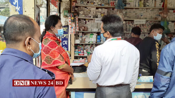 পাকুন্দিয়ায় মেয়াদ উত্তীর্ণ ওষুধ রাখার দায়ে দুই ফার্মেসীকে জরিমানা