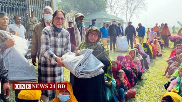 উল্লাপাড়ায় শীতার্ত পরিবারের মাঝে এমপির শীতবস্ত্র বিতরণ