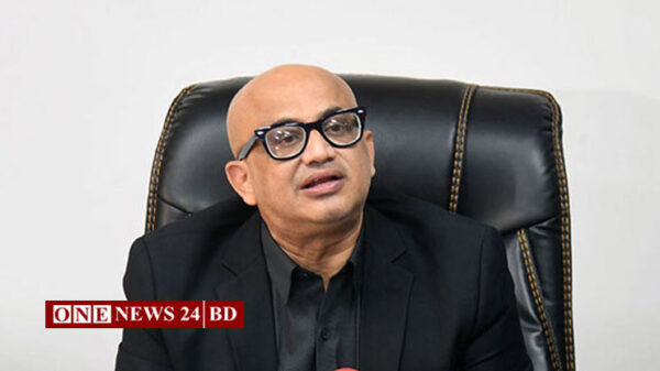 থানায় অস্ত্র জমা দিলেন ডা. মুরাদ