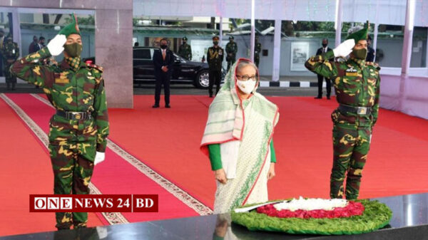 বঙ্গবন্ধুর প্রতিকৃতিতে প্রধানমন্ত্রীর শ্রদ্ধা