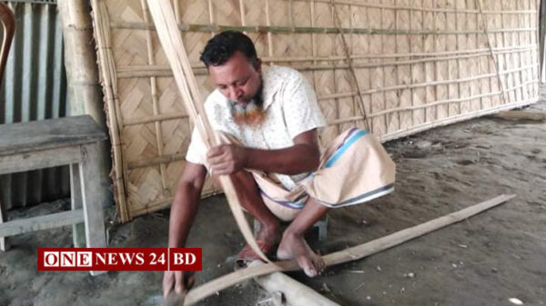 বাঁশ শিল্পে স্বাবলম্বী মতি মিয়া 