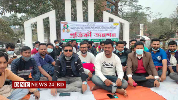 শাবি ভিসি অপসারণের দাবীতে নওগাঁয় ছাত্রদলের প্রতিকী অনশন