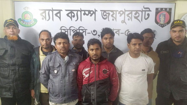 নওগাঁর বদলগাছীতে পর্নোগ্রাফি ভিডিও সরবরাহকারি গ্রেফতার ৭