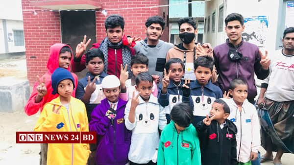 বাজারের শিশুদের শীত বস্ত্র দিল শিশুদের হাসি ফাউন্ডেশন