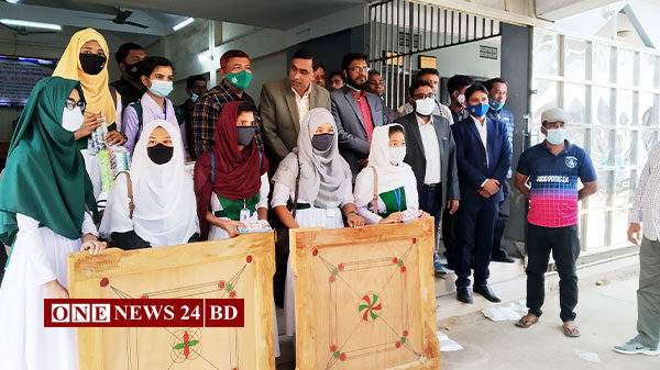 কমলগঞ্জে বঙ্গবন্ধুর অসমাপ্ত আত্মজীবনী গ্রন্থ ও খেলাধূলা সামগ্রী বিতরণ