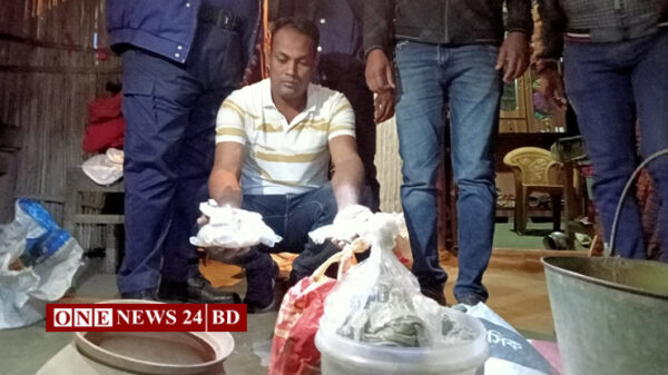 ঘর থেকে ১০টি হাতবোমা, গান পাউডার ও গাঁজা উদ্ধার